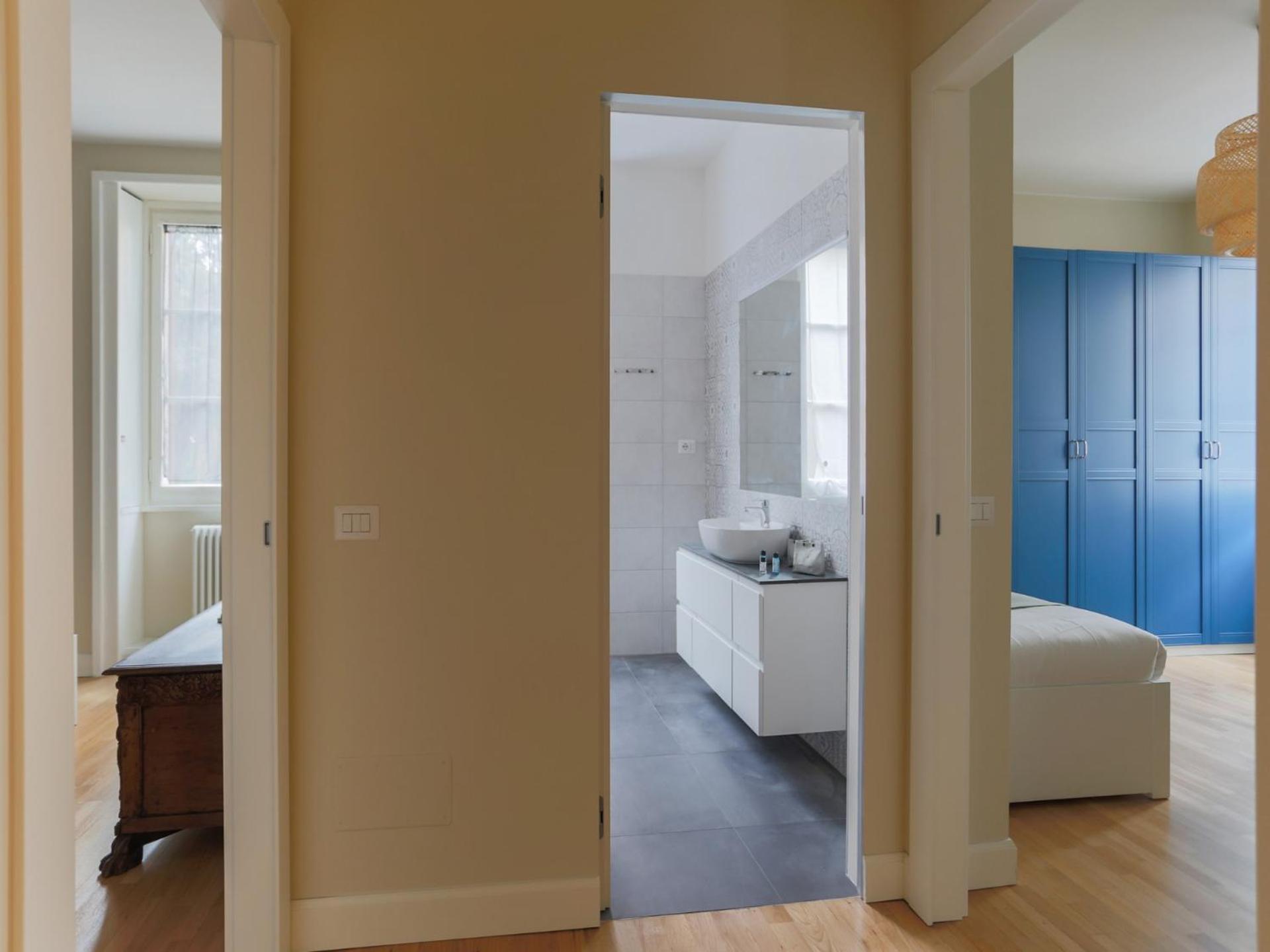 The Rent - Charming In Pagano Milan